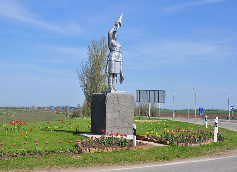 Памятник «Маруся-регулировщица», поселок Матвеев Курган, Ростовская область.