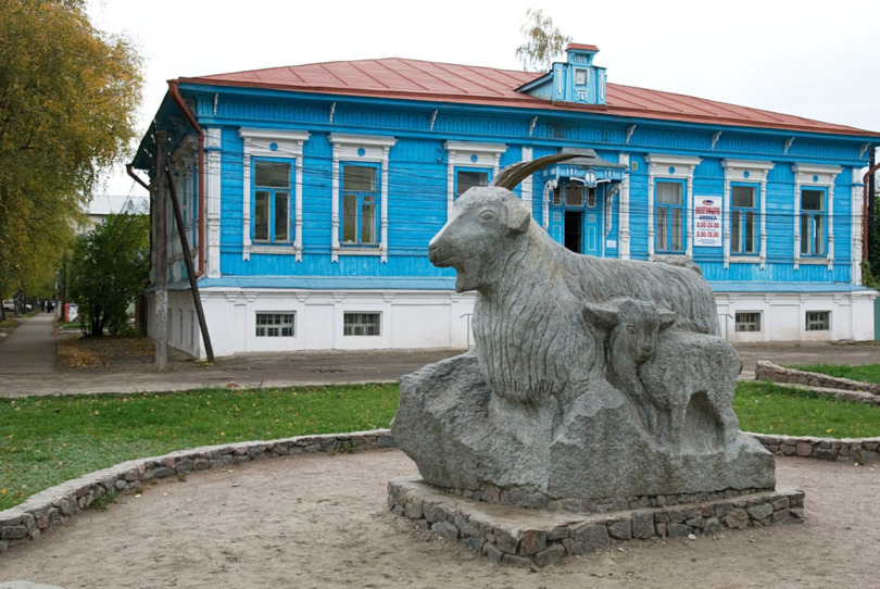 Памятник козе в Урюпинске.