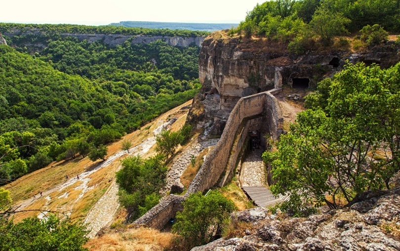 Что известно о кладе под стенами Чуфут-Кале в Крыму