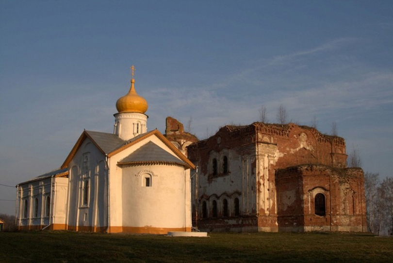 Никольский Косинский монастырь (3 км от Старой Руссы).