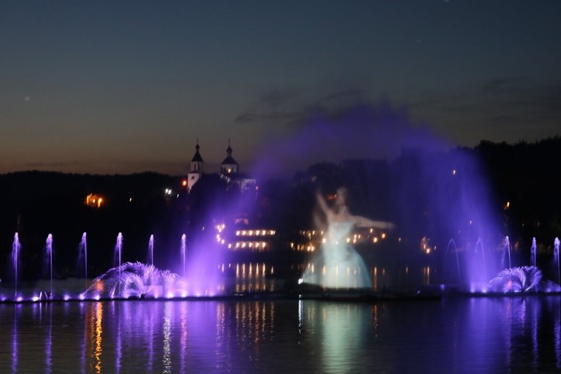 Подготовка фонтана в Абрау-Дюрсо к курортному сезону