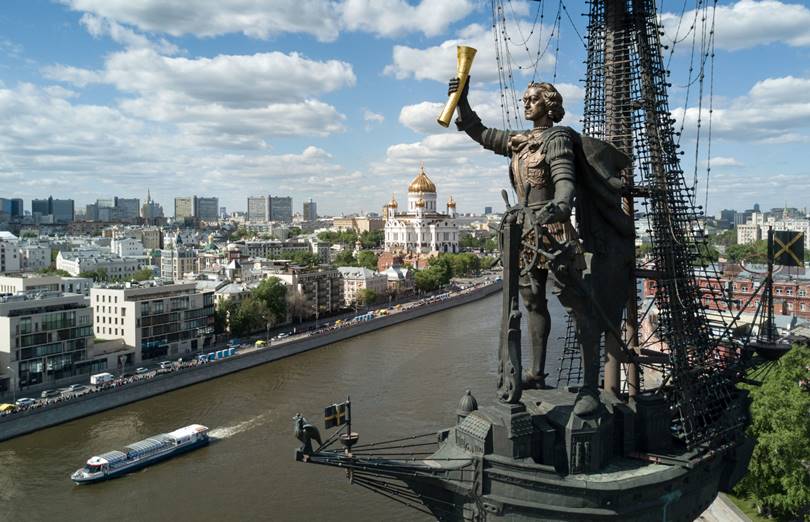 Почему москвичи требовали убрать памятник Петру I