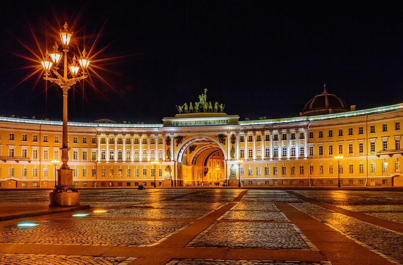 Дворцовая площадь в Санкт-Петербурге