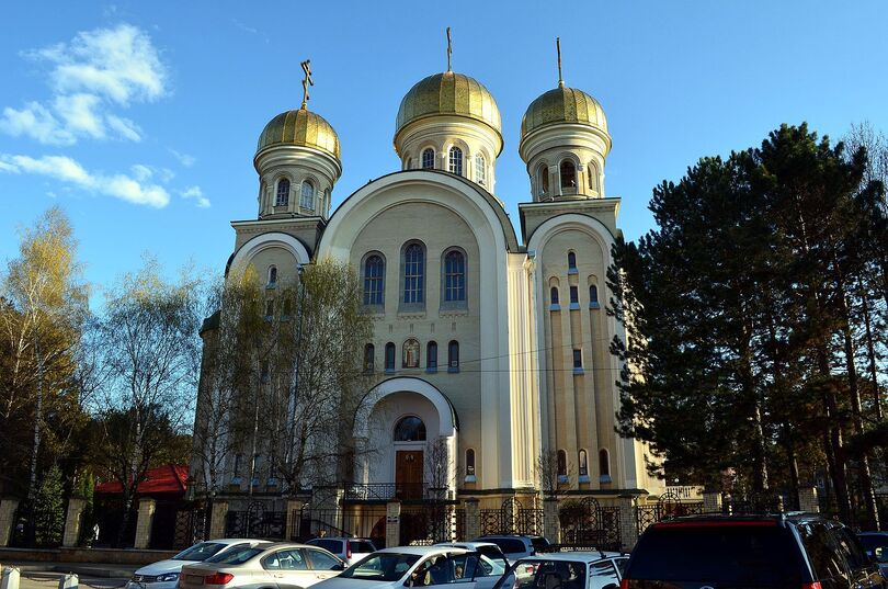 Свято-Никольский собор и храм Воздвижения Креста Господня