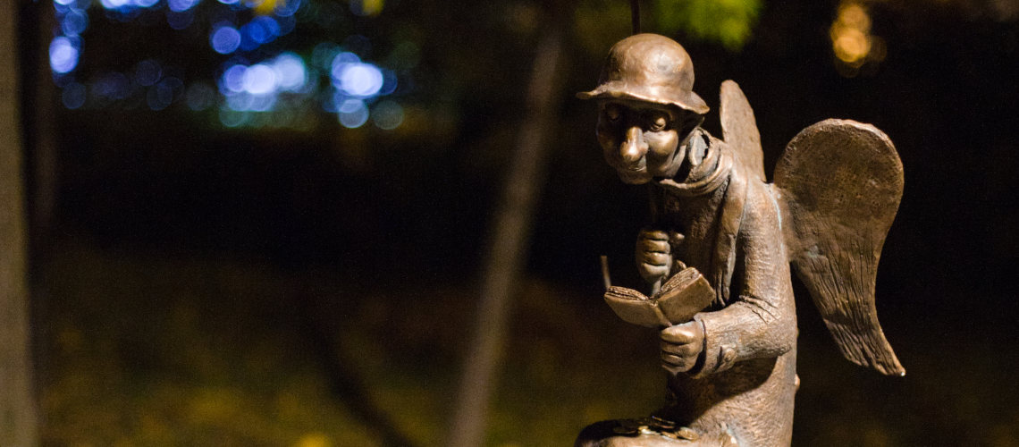 Изображение №1 статьи - Петербургский ангел: главный житель Измайловского сада							