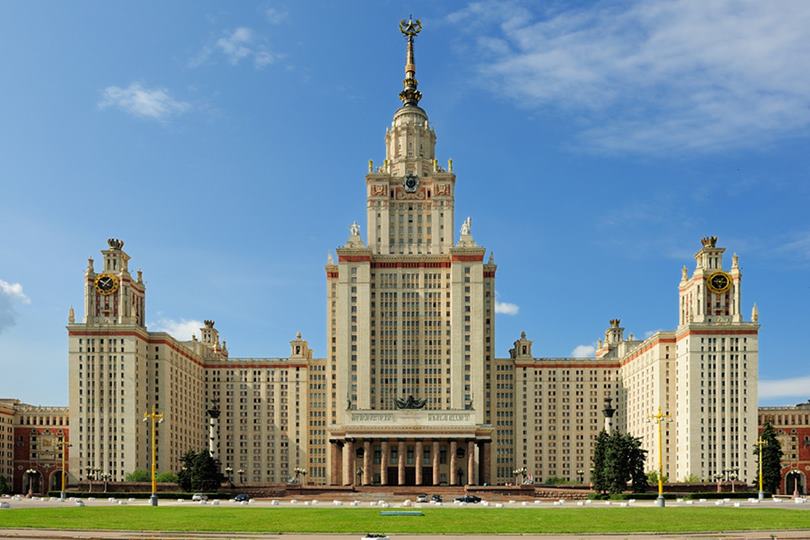 Главное здание МГУ (высота 240 метров)