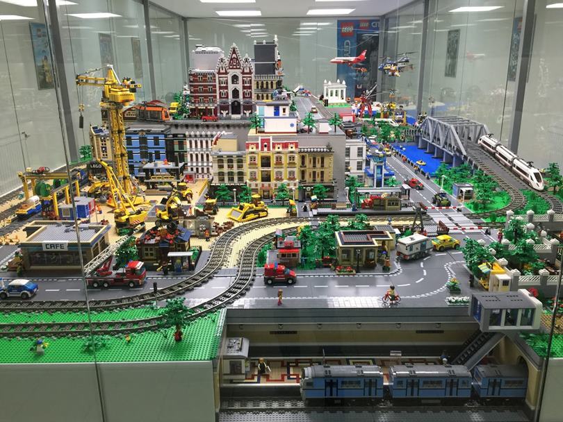 Выставка-музей моделей из кубиков Лего