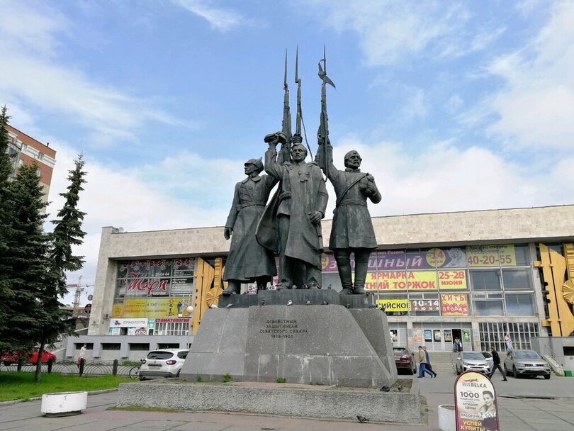 Памятник доблестным защитникам советского севера