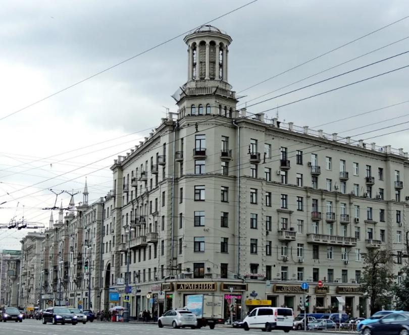 «Дом под юбкой» (Тверской бульвар, 17)