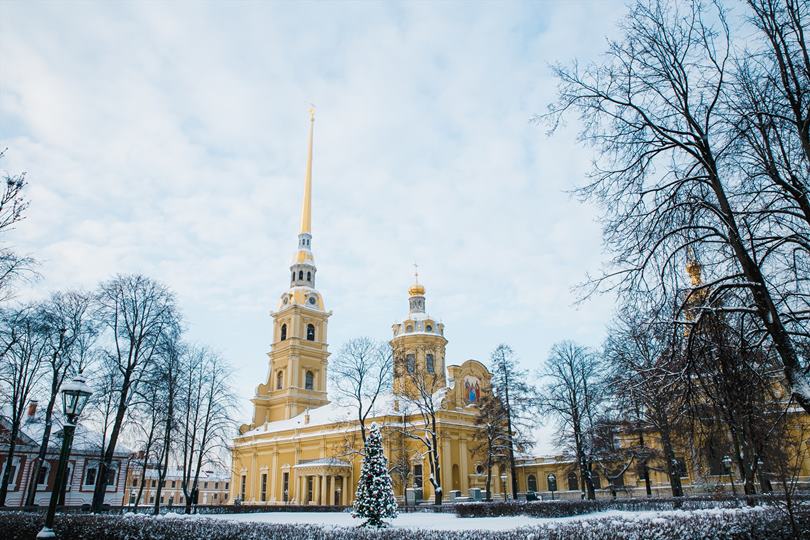 Какой стиль у Петропавловского собора?