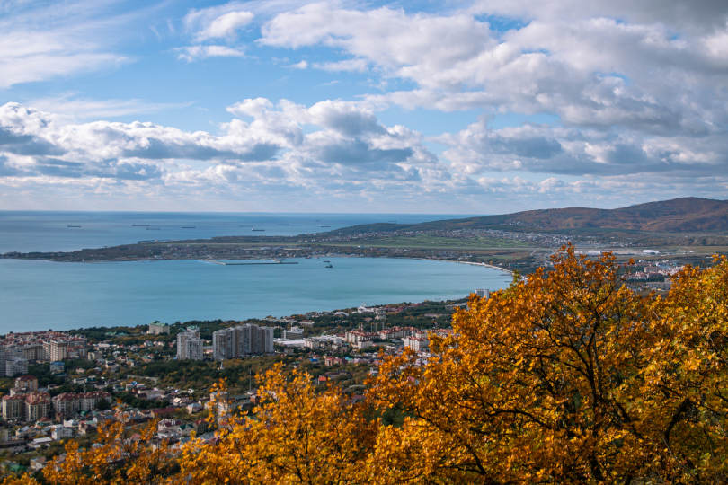 В каком городе России самая длинная набережная