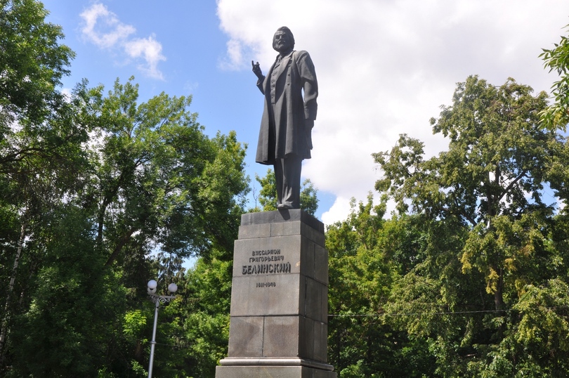 Памятник В. Г. Белинскому