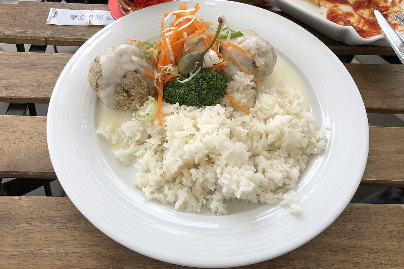 Кенигсбергские клопсы в сливочном соусе с каперсами